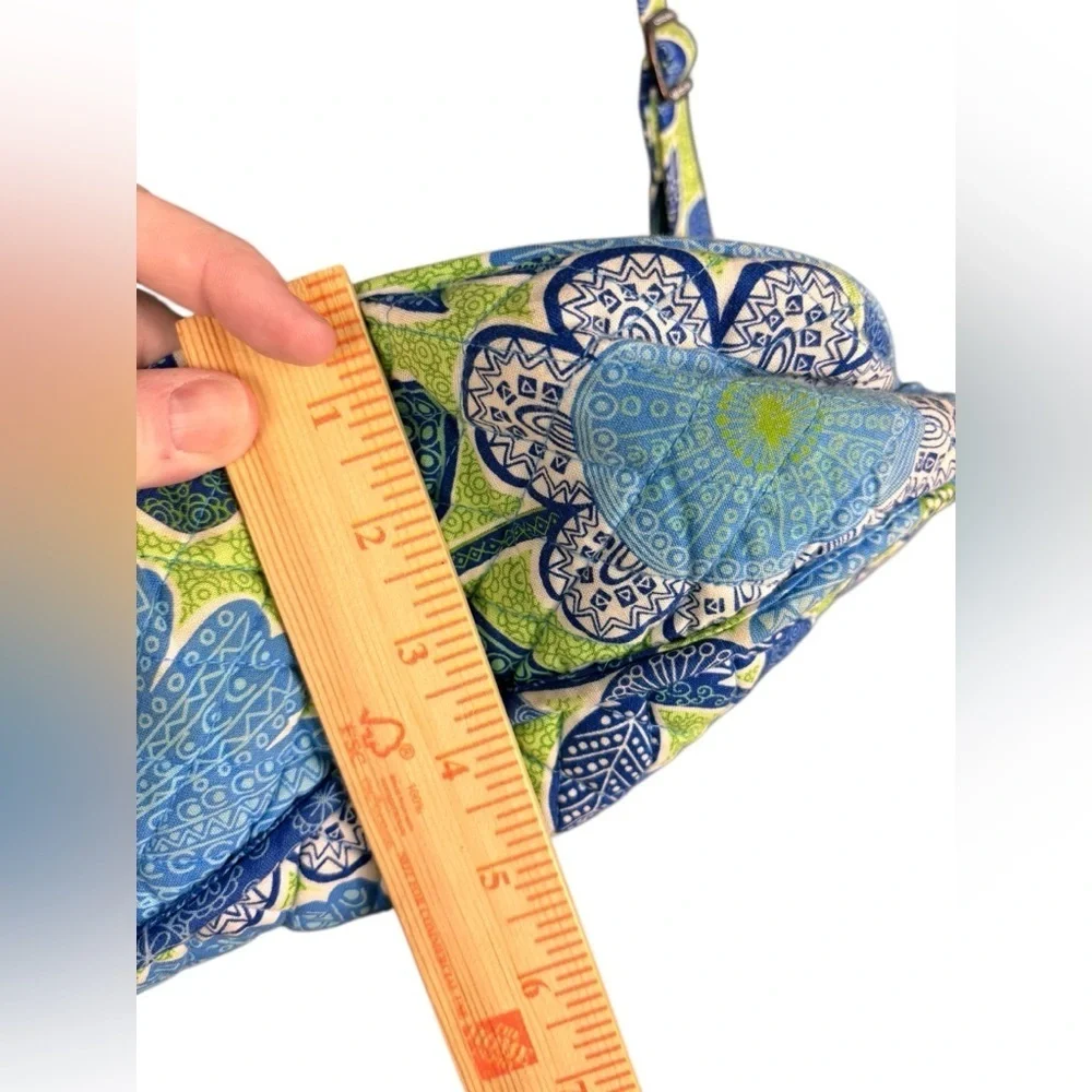 Vera Bradley Saddle Crossbody in Doodle Daisy – Quilted Cotton Bag